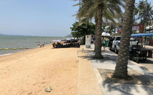 Kuno - 2Br, Beachfront Jomtien