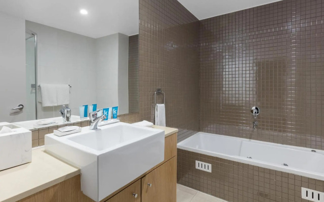 Meriton Suites Waterloo
