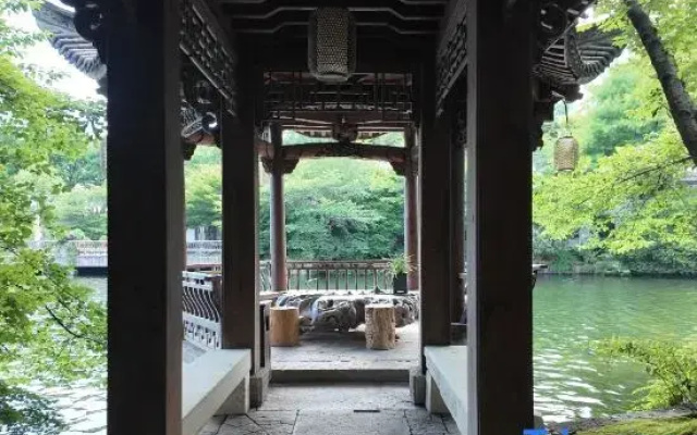Seclusive Mengxi Garden