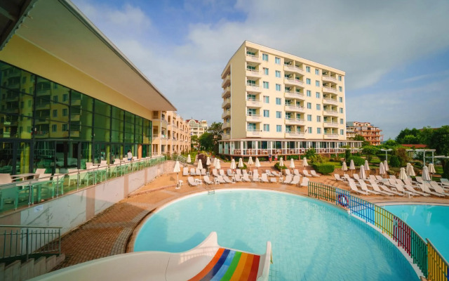 Perla Beach Hotel III