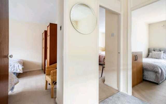 3BR House/garden/patio/7 Guests/fireplace/parking