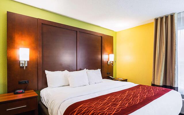 Comfort Inn & Suites Dayton Northwest - Englewood