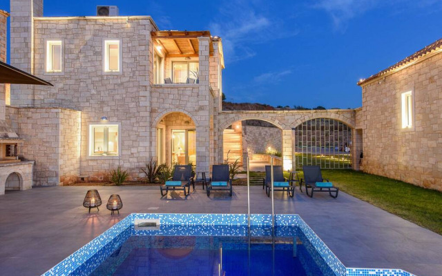 3 Bedroom Villa with a heated pool