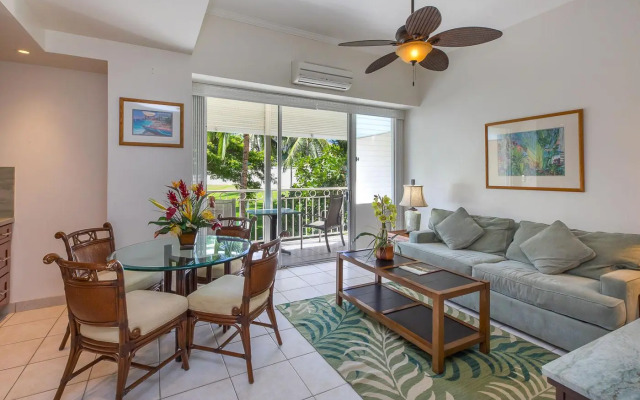 Waikiki Shore by OUTRIGGER