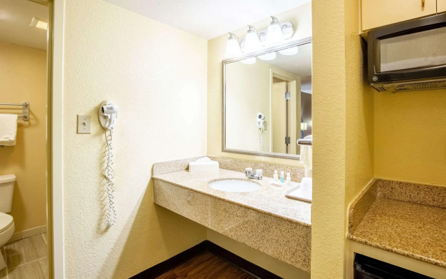 Econo Lodge Naval Station Norfolk