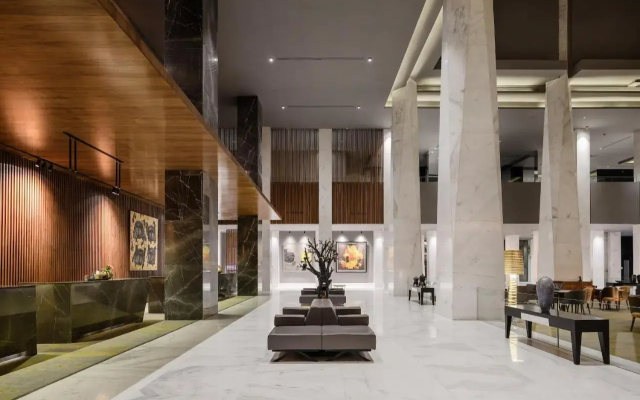 Dusit Thani LakeView Cairo