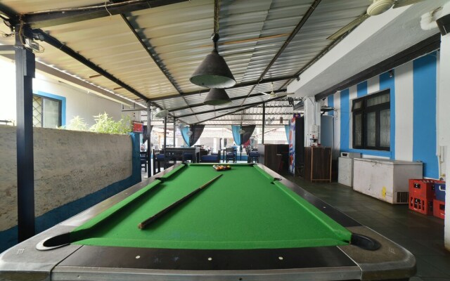 Oyo 30128 Reddys Hotel