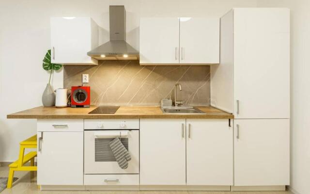 Spacious stylish studio up to 4ppl close to centre