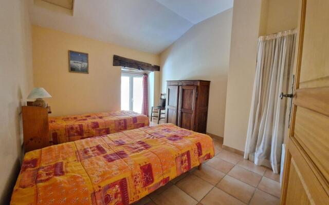 Charming Stone House With Terrace and Garden, Lussan