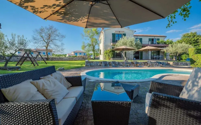 Beautiful Villa With Swimming Pool and Fenced Garden