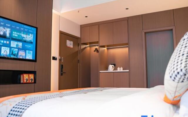 Yinfeng Hotel (Tongren High-speed Railway Station)