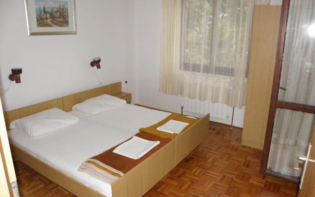 Sreca - 10m From the sea - A2