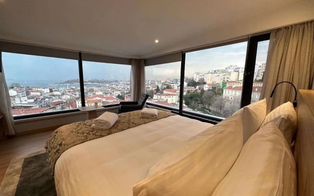 Louis Rooms