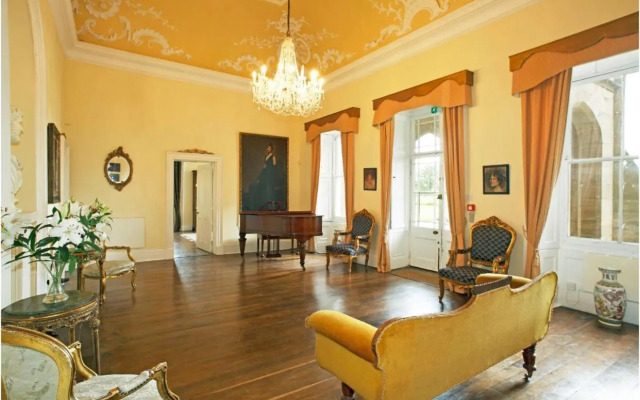 Newcourt Manor