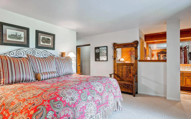 Ridgepoint Townhomes by East West Hospitality