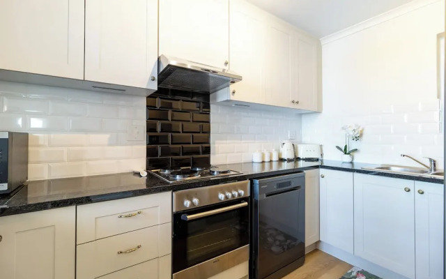 2 Bedroom, Mountain View Penthouse, Century City