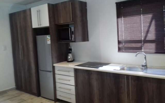 Mayberrypark Guest Lodge