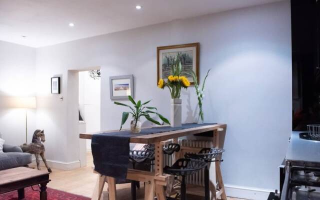 Homely 2 Bedroom Flat in North London