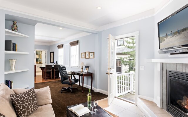 Crowne Pointe Historic Inn & Spa - Adults Only