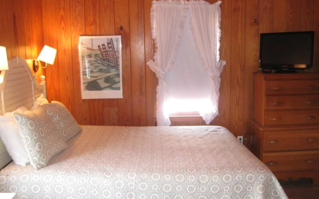 Granny's Beach House - 6 Br Home