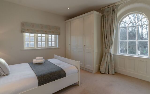 The Liam Neeson Suite by 5STARSTAY