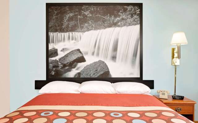 Super 8 by Wyndham Rock Port MO
