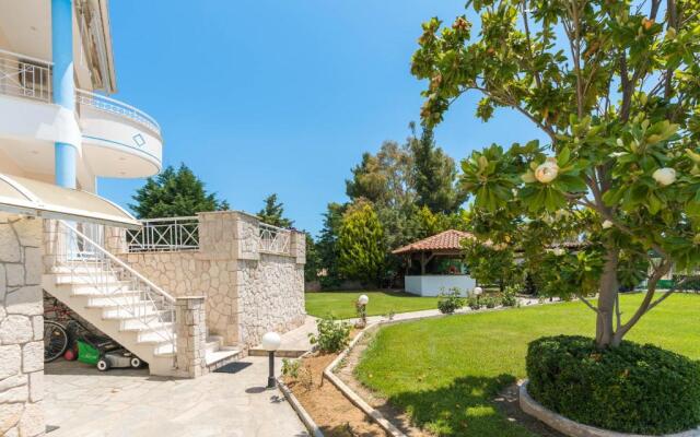 Charming Luxury Villa for 16 People