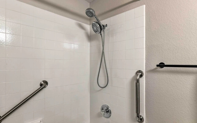 Modern Anchorage Apartment Near Hospitals!