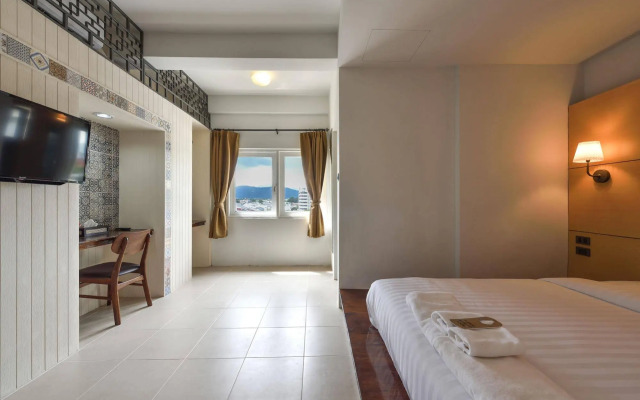 Hotel October