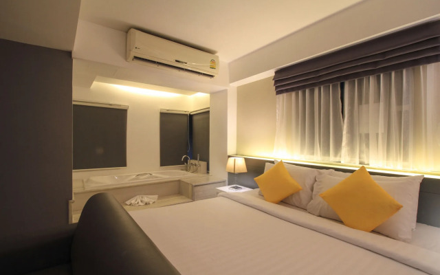 Myhotel CMYK Ratchada