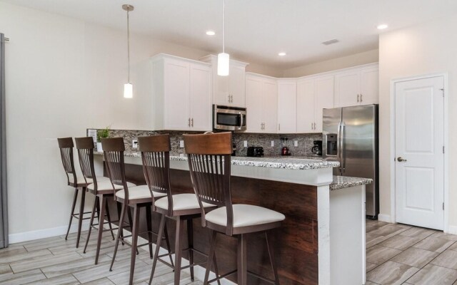 1301 Divot Way