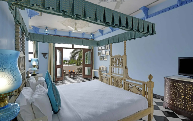 Swaroop Vilas - Lake Facing Boutique Hotel