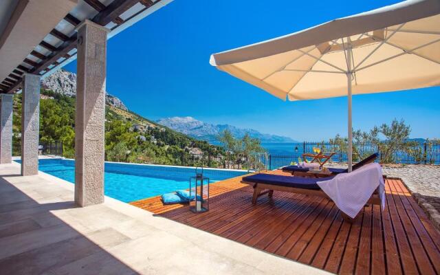 Villa Porto Mimice, 40sqm Heated Private Pool, 4 bedrooms, Sauna, Gym, Billiard