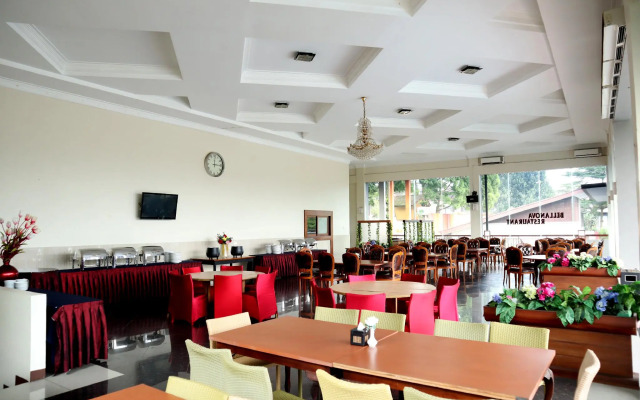 Grand Ussu Hotel & Convention