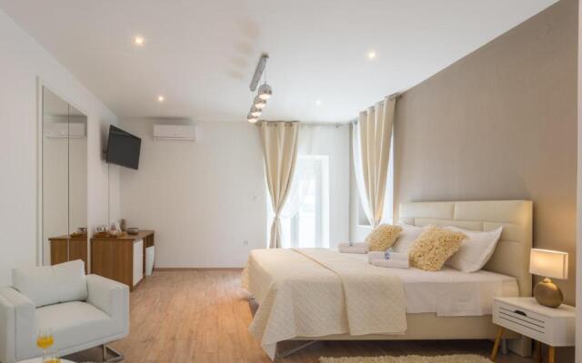 Rooms Sea & Sun with private parking - AE1111