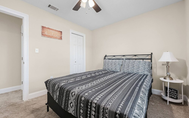 Niceville Dream Home Sleeps 13