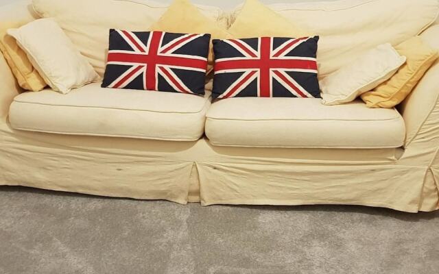 Charming Chelsea 1 Bed Apartment