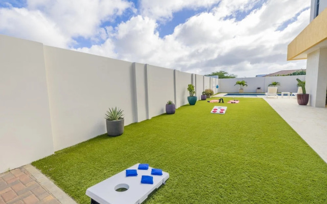 NEW Premium 4BR Large Pool Outdoor Kitchen
