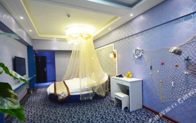 Hi Theme Hotel (Xuchang Caowei Ancient City Pang Donglai Life Square)