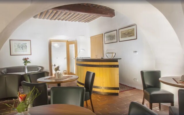 Hotel At the Green Grape