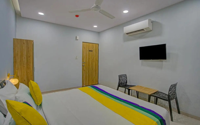 Itsy Hotels Natasha, Vesu, Surat