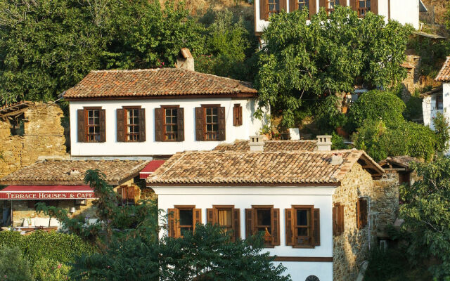 Terrace Houses Sirince - Fig, Olive Clockmakers and Grapevine