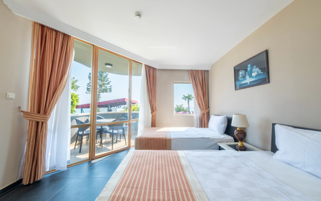 Senza Sunset Beach Hotel