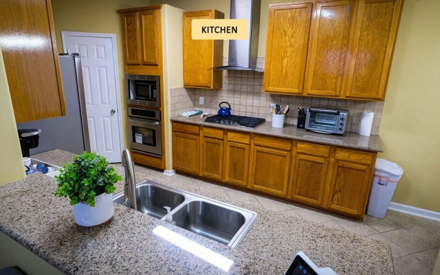 4Bdrm 3.5Bath 11Beds - Great House