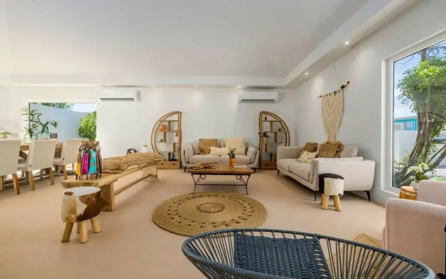 Colonial Modern Villa Sleep 14-pool Palapa Court