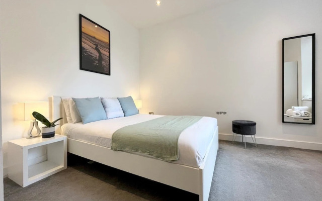 Spacious Apartment Parking Close to Seafront
