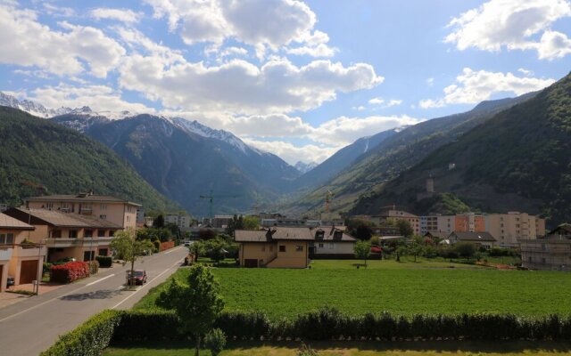 Nice and Recent Apartment Ideally Located in Martigny, Self Check-in