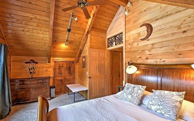 Secluded W/ Game Room & Huge Wraparound Deck 3 Bedroom Cabin