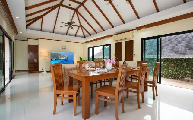 Balinese-Style 3BR Pool Villa Tina