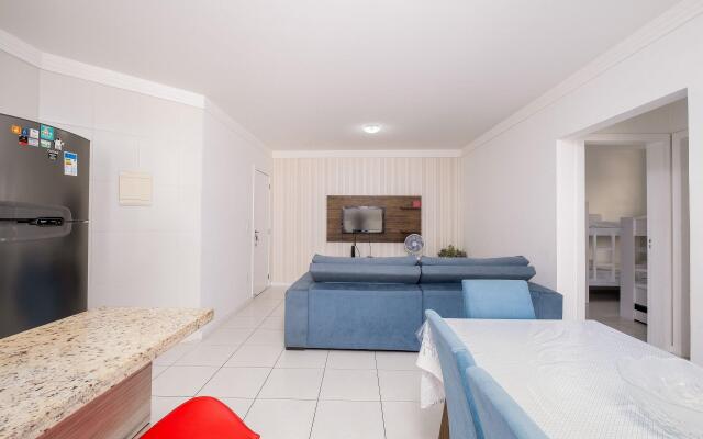 Apto com piscina a 2min da praia CAC106